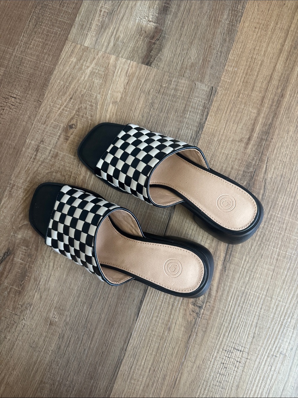 UO Brighton checkered mule size 7 Urban Outfitters slide black white - Picture 4 of 5